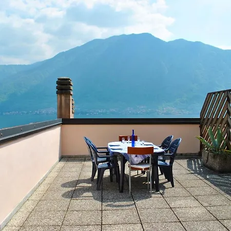 아파트 Loft With Big Terrace Lake View 살라코마시나