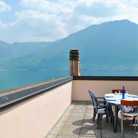 Loft With Big Terrace Lake View 아파트 *